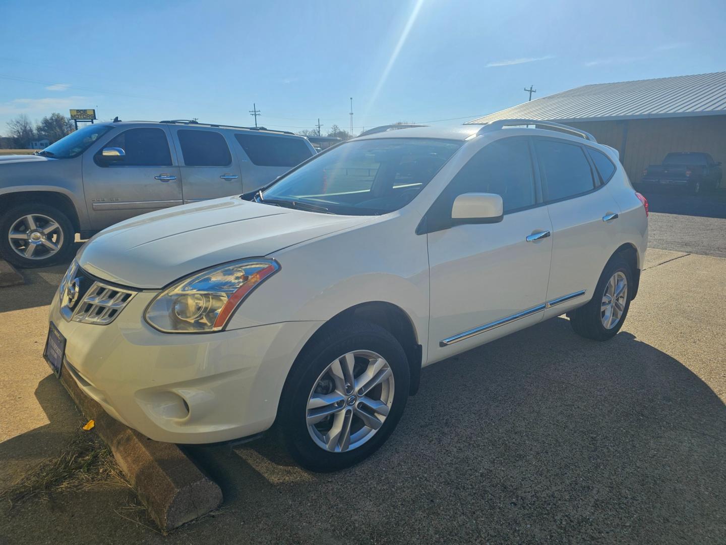 2013 WHITE Nissan Rogue S 2WD (JN8AS5MT8DW) with an 2.5L L4 DOHC 16V engine, Continuously Variable Transmission transmission, located at 533 S Seven Points BLVD, Seven Points, TX, 75143, (430) 255-4030, 32.313999, -96.209351 - Photo#0